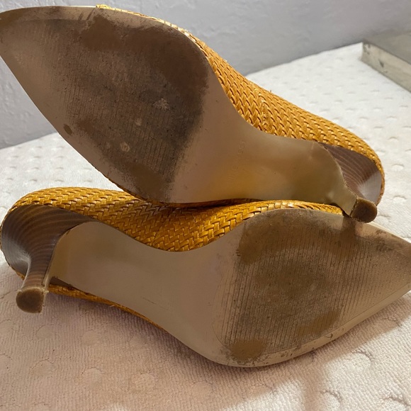 NINE WEST Woven Cream and Yellow Spectators - Picture 5 of 14